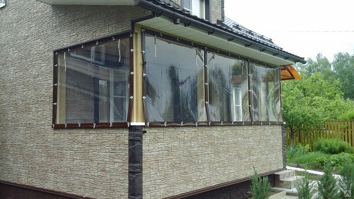 myagkie-okna-dlya-balkona